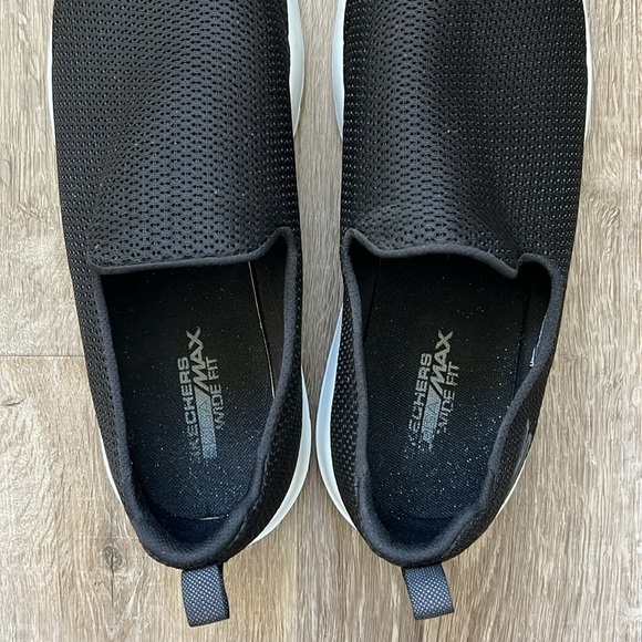 Skechers Ultra Max Wide Fit Slip Ons - Picture 6 of 6